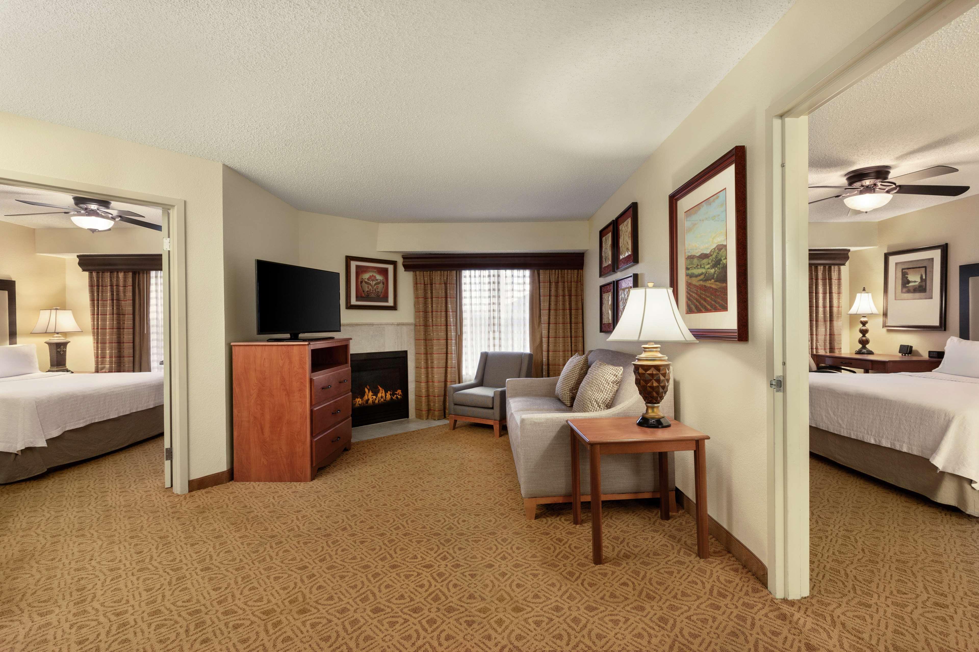 โฮมวูดสวีท บายฮิลตัน ดัลลัส พาร์คเซ็นทรัล โฮเต็ล Hotel ภายนอก รูปภาพ
