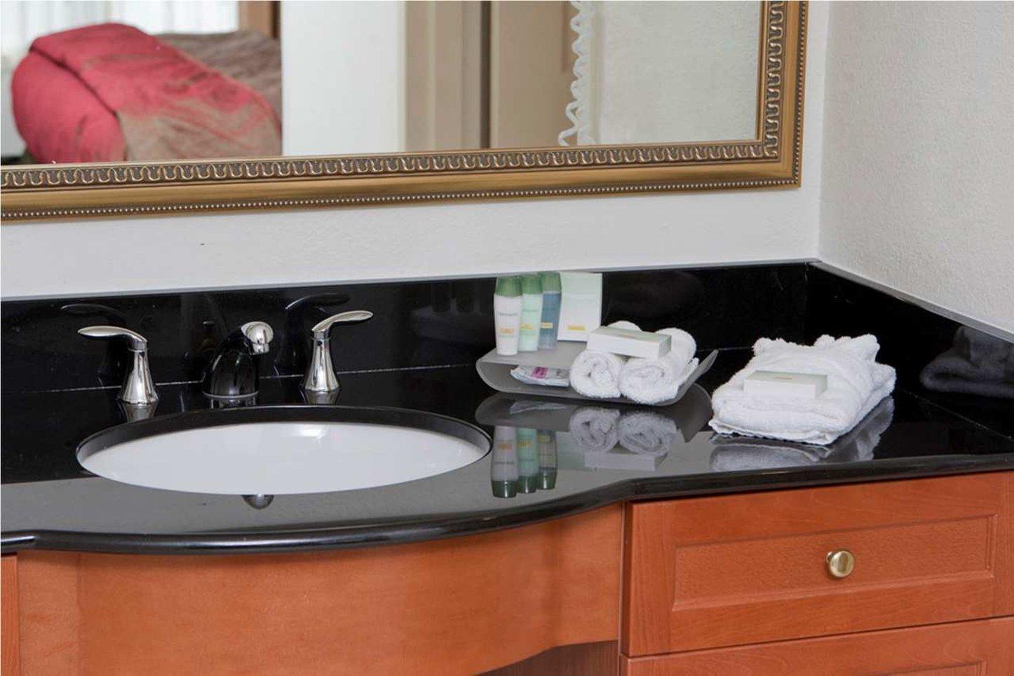 โฮมวูดสวีท บายฮิลตัน ดัลลัส พาร์คเซ็นทรัล โฮเต็ล Hotel ภายนอก รูปภาพ